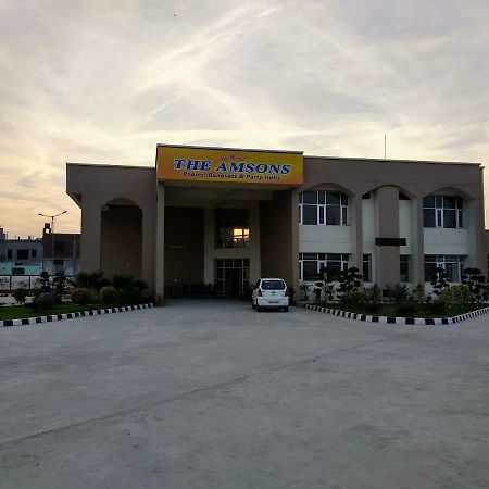 The Amsons Resorts Ludhiana Eksteriør billede