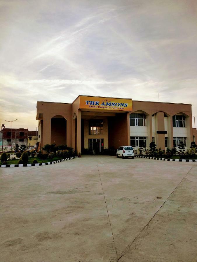 The Amsons Resorts Ludhiana Eksteriør billede